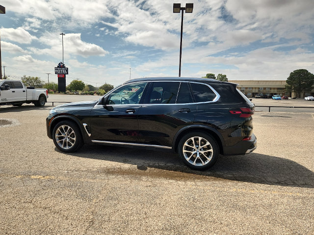 Used 2024 BMW X5 xDrive40i w/ Premium Package AWD/4WD image 4
