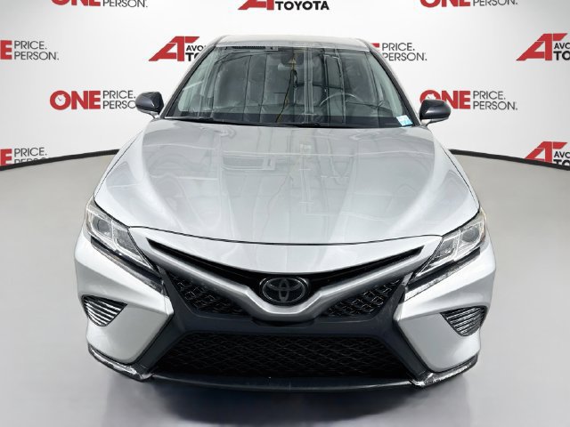 Used 2020 Toyota Camry SE w/ Carpet Mat Package FWD image 2