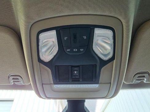 Used 2020 RAM 1500 4x4 Crew Cab image 26