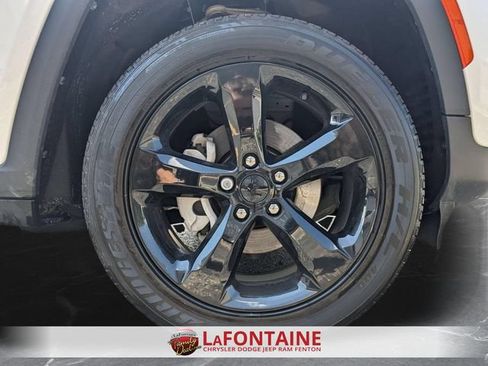 Used 2023 Jeep Grand Cherokee Altitude AWD/4WD image 31