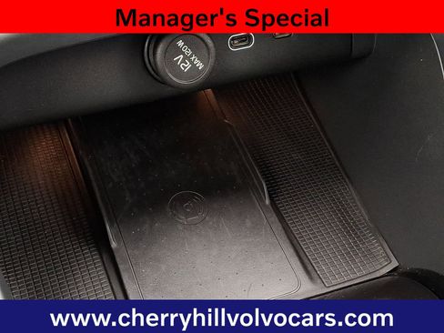 Certified 2025 Volvo XC40 B5 Plus w/ Protection Package Premier image 27