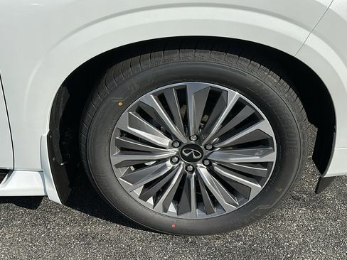 New 2026 INFINITI QX80 Luxe image 6