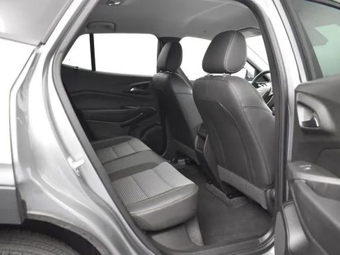 Used 2025 Chevrolet Trax LT FWD image 18