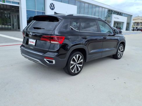 Used 2022 Volkswagen Taos SE FWD image 6