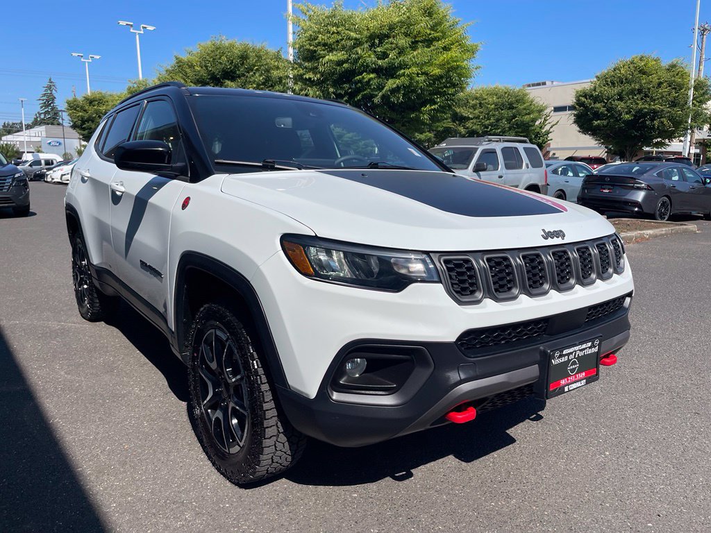 Used 2025 Jeep Compass Trailhawk AWD/4WD image 5