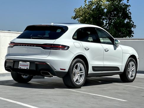 Certified 2026 Porsche Macan AWD/4WD image 8