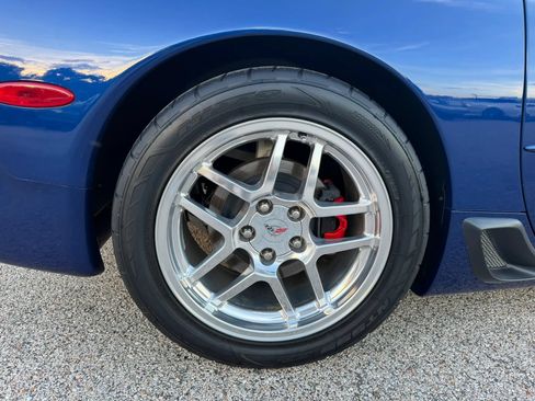 Used 2004 Chevrolet Corvette Z06 w/ Z06 Preferred Equipment Group RWD image 19