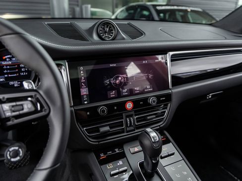 New 2026 Porsche Macan Turbo image 32