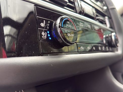 Used 2024 Nissan Pathfinder Platinum w/ Cargo Package image 29