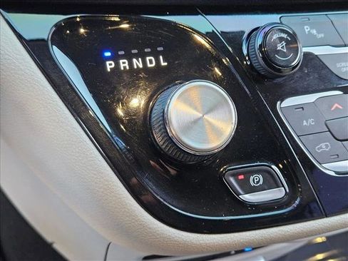 Used 2017 Chrysler Pacifica Limited w/ UConnect Theater Package image 12