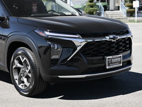 New 2026 Chevrolet Trax LT w/ LPO, Blackout Package image 10