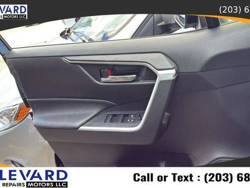 Used 2021 Toyota RAV4 XLE AWD/4WD image 22