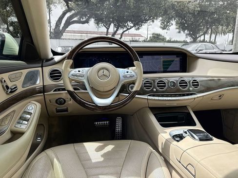 Used 2020 Mercedes-Benz S 560 Sedan image 25