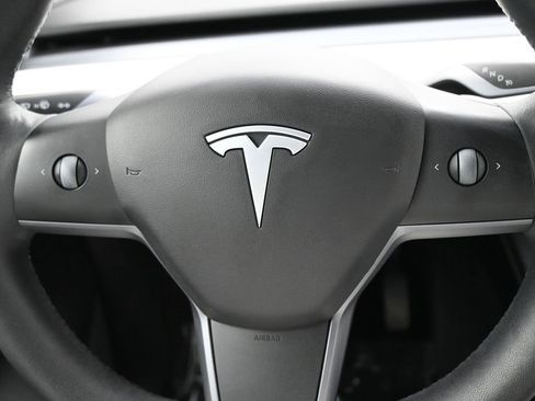 Used 2021 Tesla Model Y Long Range AWD/4WD image 5