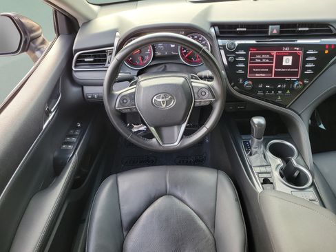 Used 2020 Toyota Camry XSE FWD image 9