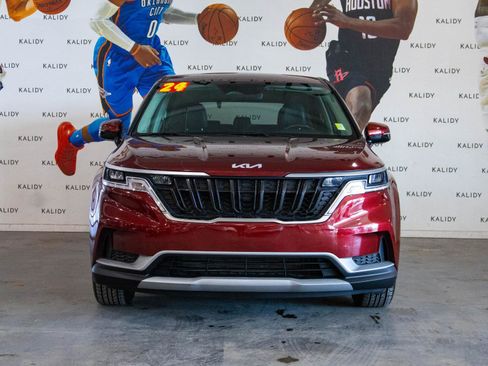 Used 2024 Kia Carnival LX image 19