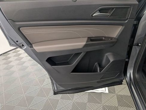 Used 2023 Volkswagen Atlas SE AWD/4WD image 30