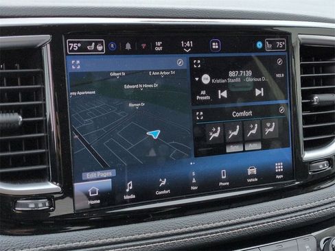 Used 2023 Chrysler Pacifica Limited image 13