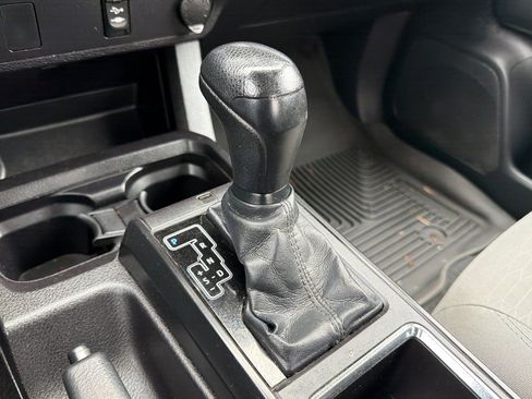 Used 2016 Toyota Tacoma SR image 19