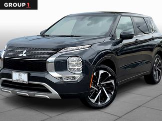Used 2024 Mitsubishi Outlander SE image 1