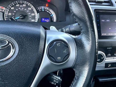 Used 2014 Toyota Camry SE image 12