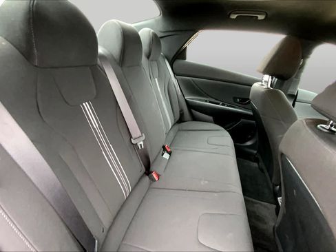 Used 2025 Hyundai Elantra Sport FWD image 19