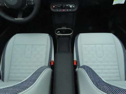 Used 2026 MINI Cooper 4-Door Hardtop FWD image 23