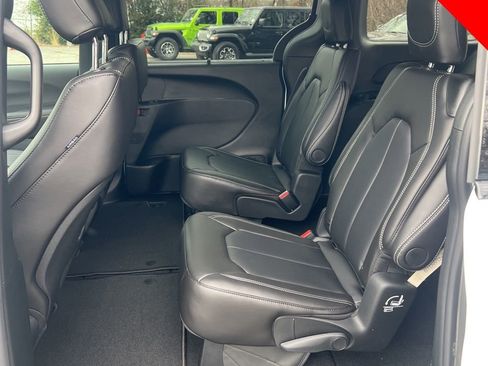 New 2026 Chrysler Pacifica Select w/ S Appearance Package image 9