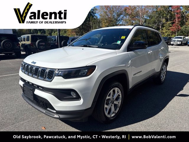 Used 2025 Jeep Compass Latitude AWD/4WD image 1