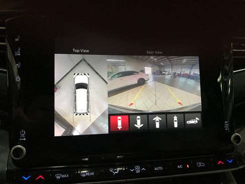 Used 2023 Jeep Wagoneer 2WD w/ Convenience Group I image 16