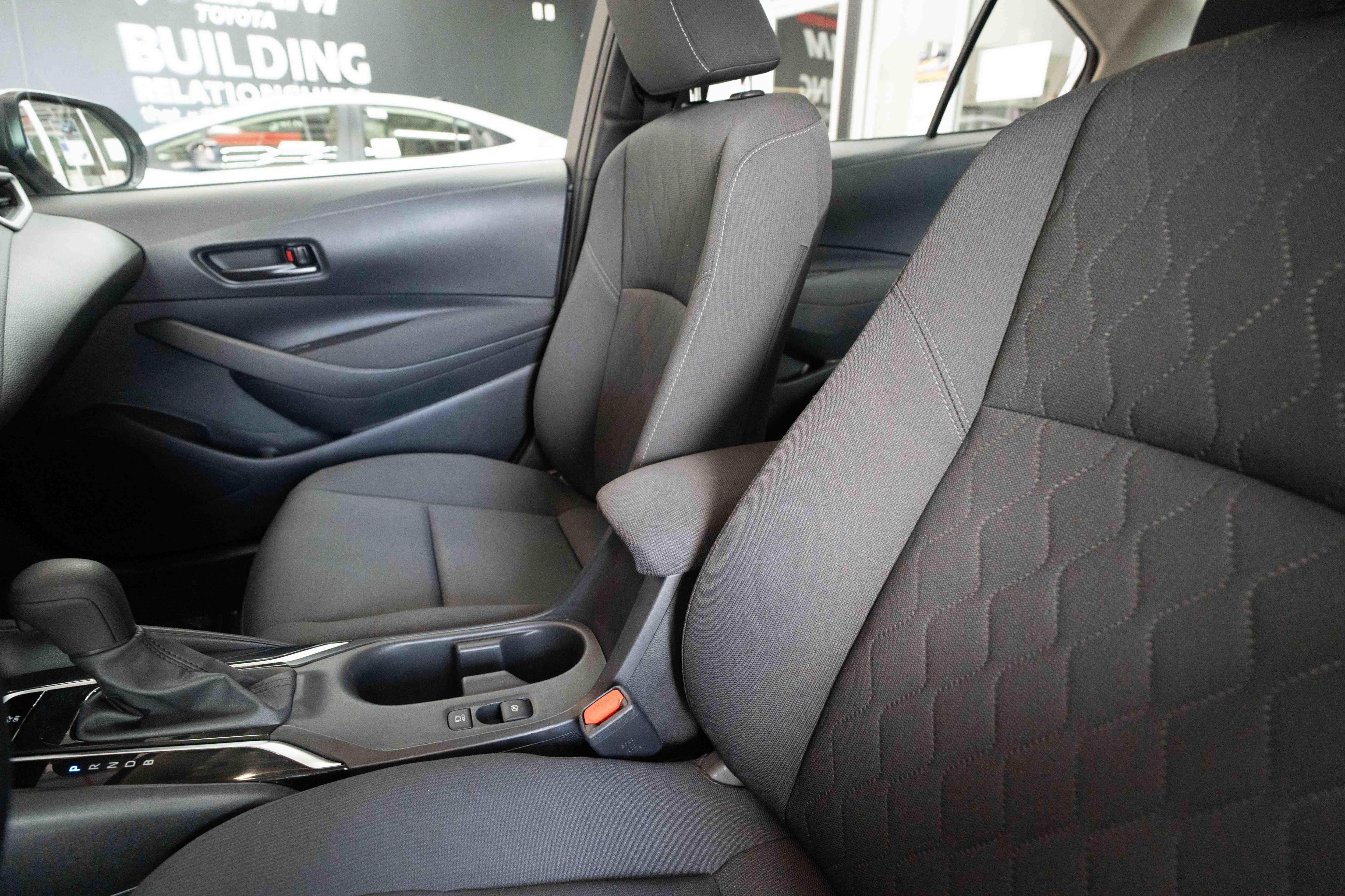 Used 2025 Toyota Corolla LE FWD image 10