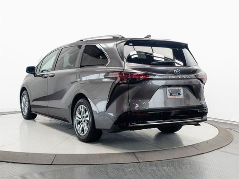 Certified 2023 Toyota Sienna Platinum AWD/4WD image 10