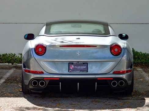 Used 2015 Ferrari California T RWD image 16