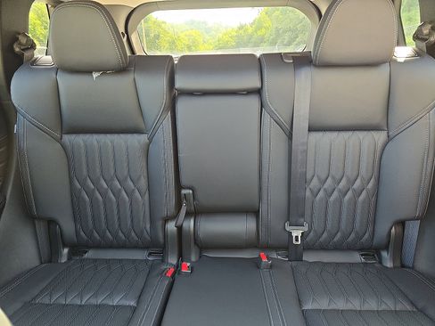 New 2025 Mitsubishi Outlander AWD image 24
