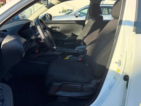Used 2025 Honda HR-V LX image 12