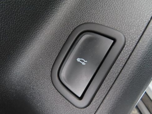 Used 2026 Chevrolet Traverse RS AWD/4WD image 14