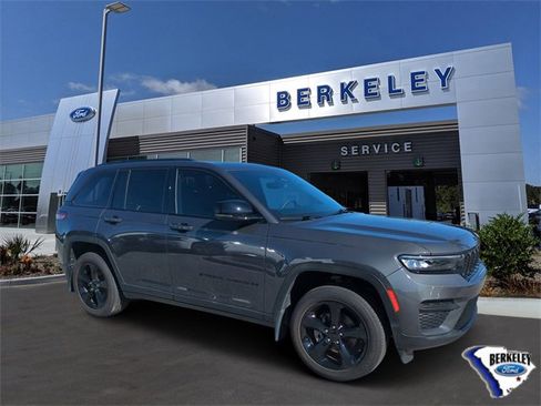 Used 2024 Jeep Grand Cherokee Altitude image 1