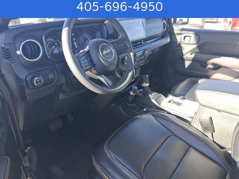 Used 2024 Jeep Gladiator Sport image 6