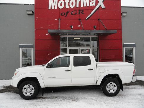 Used 2014 Toyota Tacoma 4x4 Double Cab w/ SR5 Package image 5