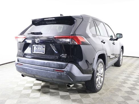 Used 2020 Toyota RAV4 XLE Premium image 5
