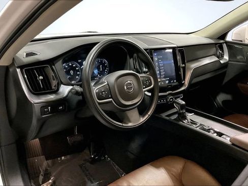 Used 2020 Volvo XC60 T6 Momentum image 14