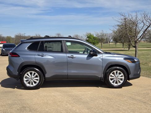 New 2026 Toyota Corolla Cross LE w/ Moonroof Package image 7