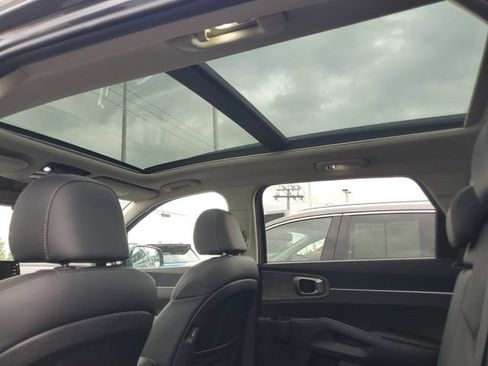 Used 2022 Kia Sorento S w/ Panoramic Sunroof Package AWD/4WD image 7