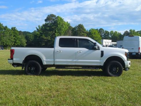 Used 2019 Ford F250 Lariat w/ Lariat Ultimate Package AWD/4WD image 14
