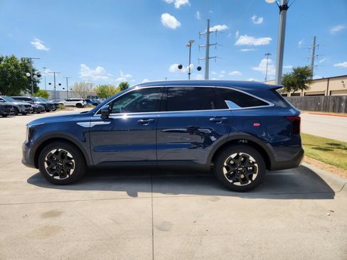 New 2026 Kia Sorento S w/ S Panoramic Sunroof Package FWD image 3