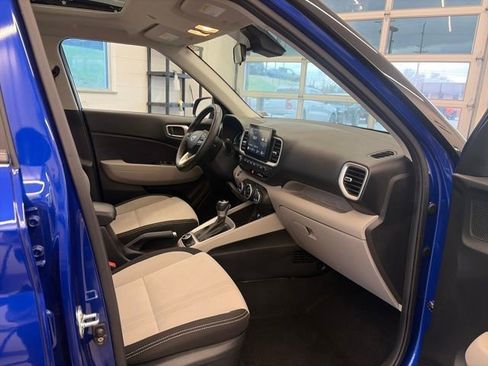 Used 2025 Hyundai Venue SEL FWD image 41