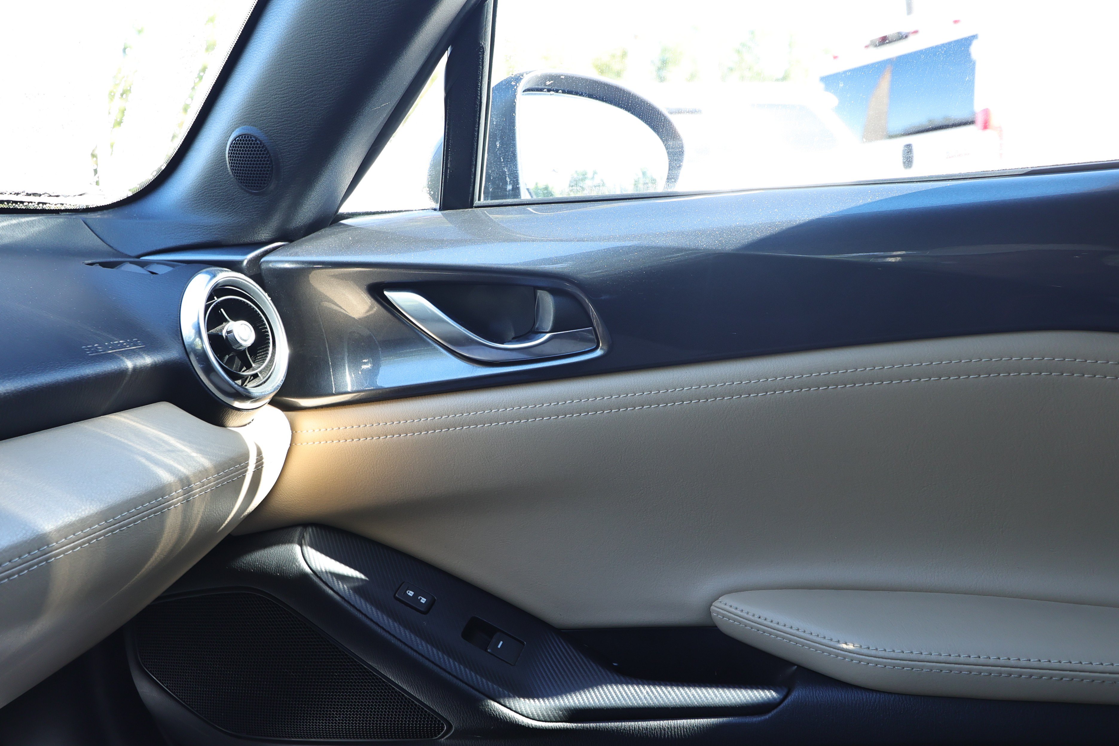Used 2016 MAZDA MX-5 Miata Grand Touring RWD image 33