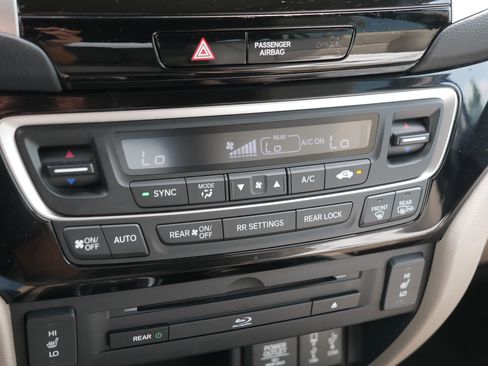 Used 2017 Honda Pilot Touring image 23
