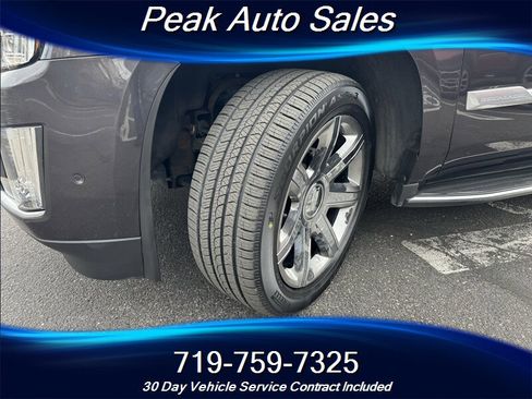 Used 2017 Cadillac Escalade Luxury image 9