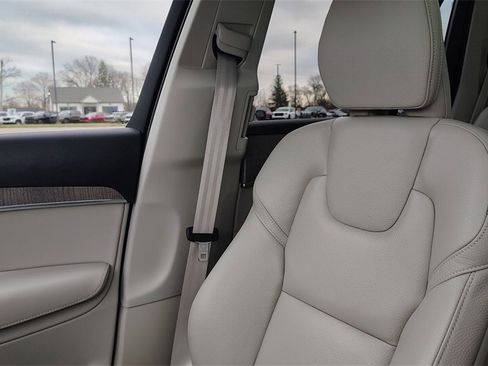Certified 2024 Volvo XC90 T8 Plus w/ Protection Package Premier image 24